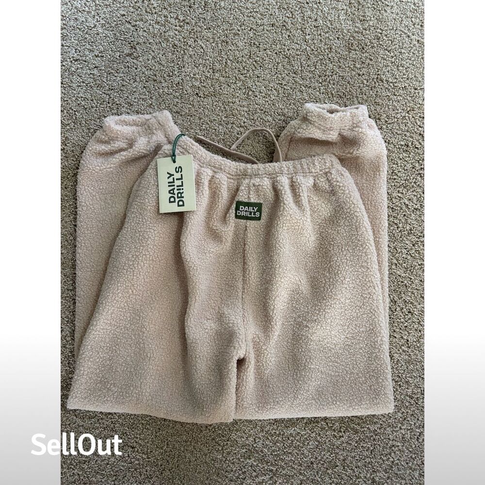 Daily Drills Women's Beige Plush Lounge Pants Size M Elastic Waist